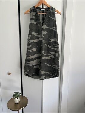 Splendid Gray Sleeveless Shift Dress with Subtle Camo Texture